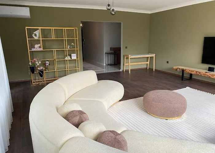 1006 135 Sqm Close To Consulates *